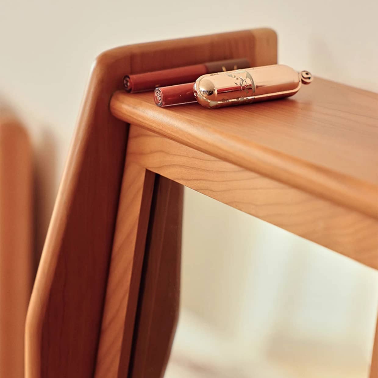 Elegant Cherry Wood Makeup Vanity with Plywood and Glass Features hldmz-737 Elegant Cherry Wood Makeup Vanity with Plywood and Glass Features hldmz-737