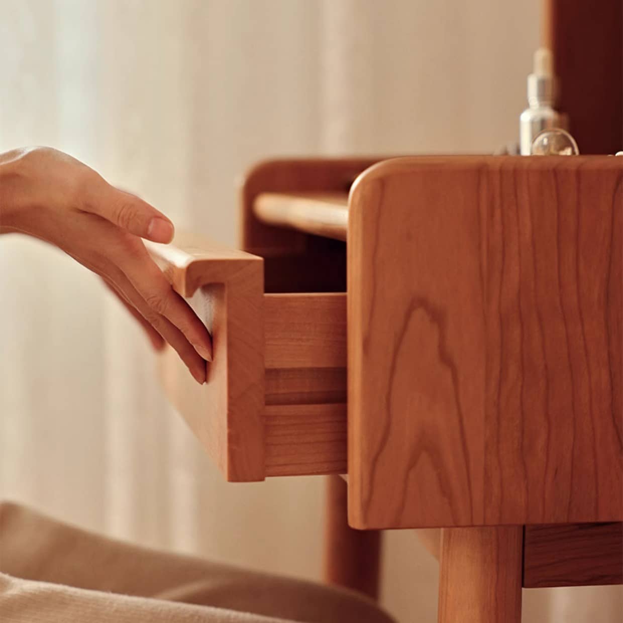 Elegant Cherry Wood Makeup Vanity with Plywood and Glass Features hldmz-737 Elegant Cherry Wood Makeup Vanity with Plywood and Glass Features hldmz-737