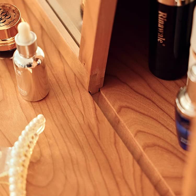 Elegant Cherry Wood Makeup Vanity with Plywood and Glass Features hldmz-737 Elegant Cherry Wood Makeup Vanity with Plywood and Glass Features hldmz-737