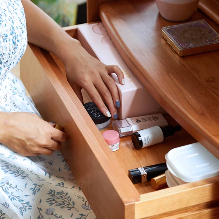 Elegant Cherry Wood Makeup Vanity with Copper Accents & Glass Top hykmq-752 Elegant Cherry Wood Makeup Vanity with Copper Accents & Glass Top hykmq-752