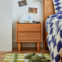 Stylish Nightstand in Red Oak and Cherry Wood with Glass Accents hykmq-794