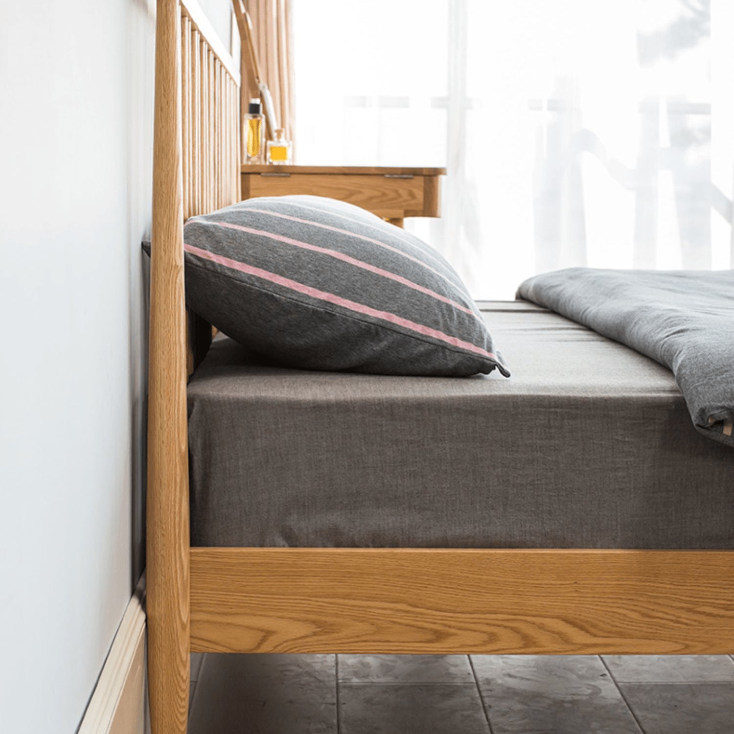 Stylish Brown Oak and Pine Natural Wood Bed for a Timeless Bedroom Look hym-474 Stylish Brown Oak and Pine Natural Wood Bed for a Timeless Bedroom Look hym-474