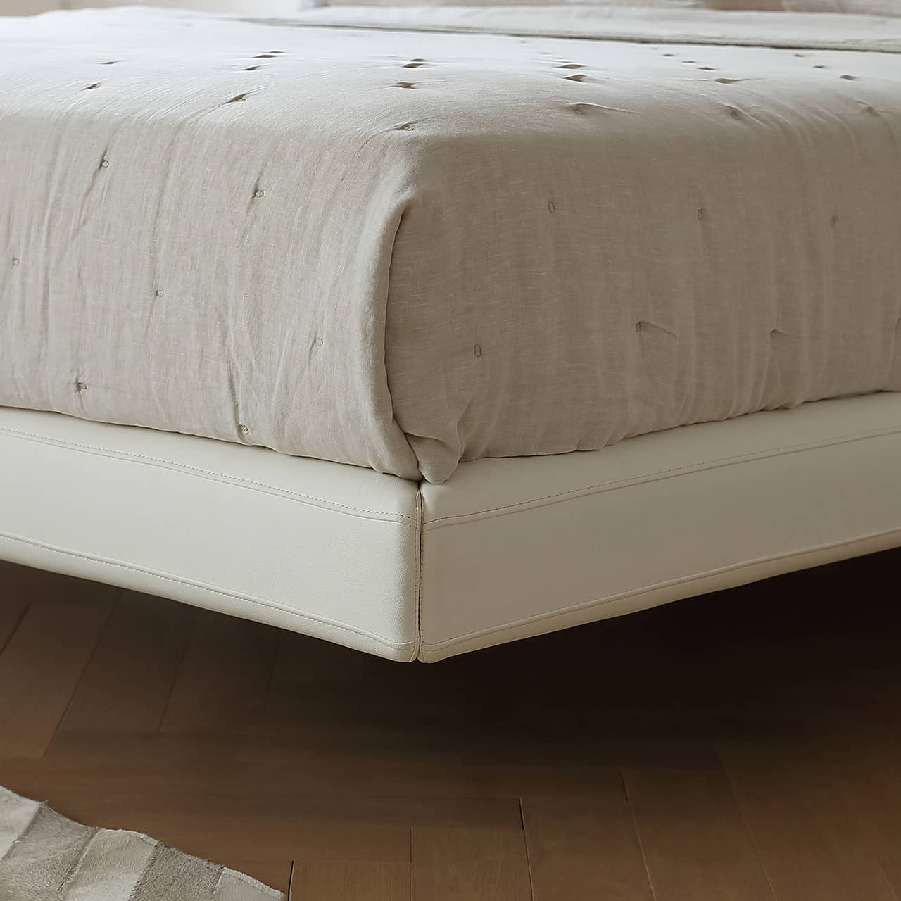 Modern California King Size Bed with Pine Bed Frame & Leather Upholstered Headboard my-376 Modern California King Size Bed with Pine Bed Frame & Leather Upholstered Headboard my-376