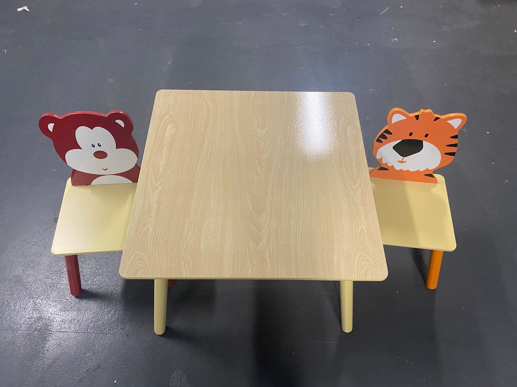 Kids Table and 2 Chairs Set, 3 Pieces Toddler Table and Chair Set, Wooden Activity Play Table Set (Bear&Tiger)