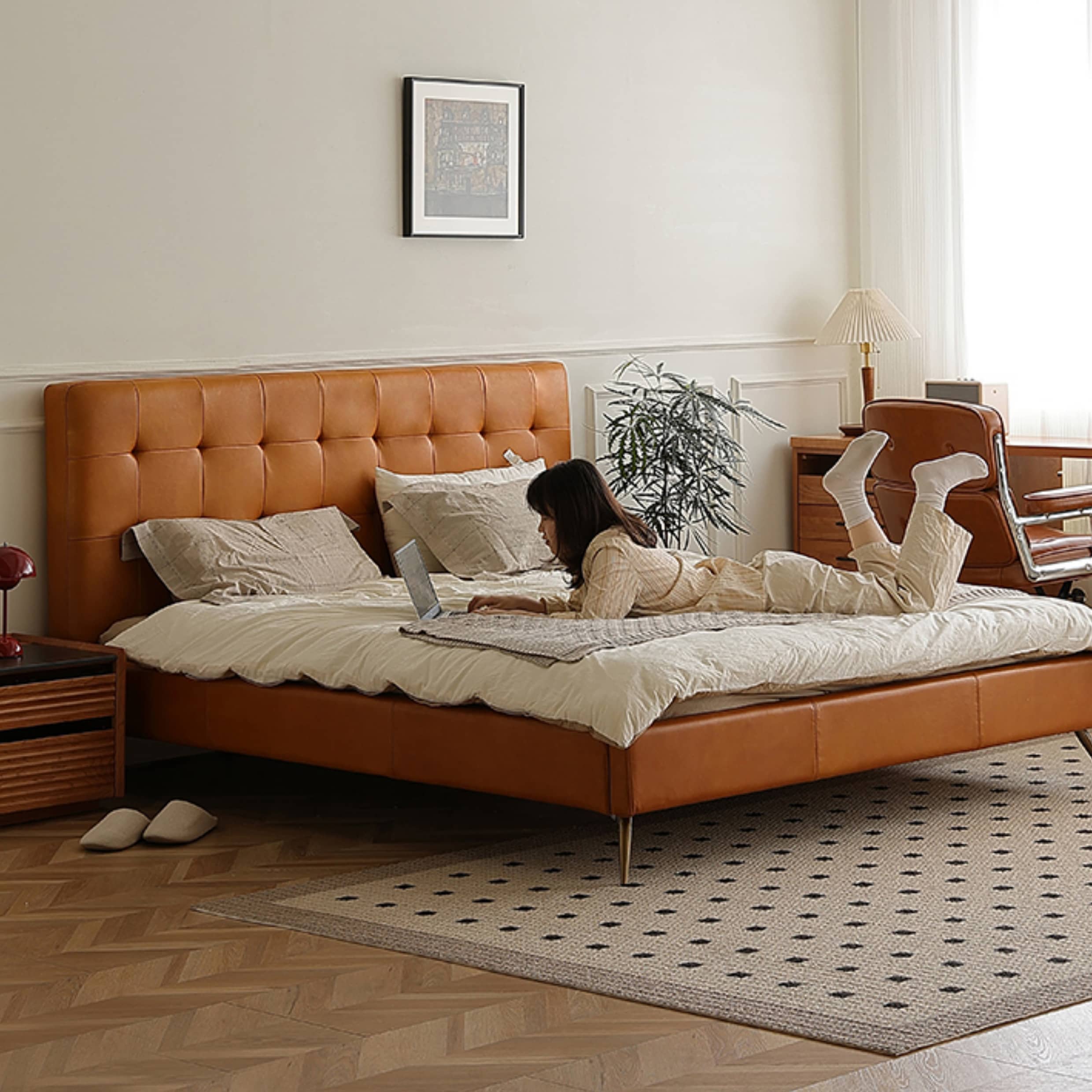 Luxurious Brown California King Size Bed Pine Bed Frame with Leather Upholstered Queen Bed for Bedroom Hersa-1626