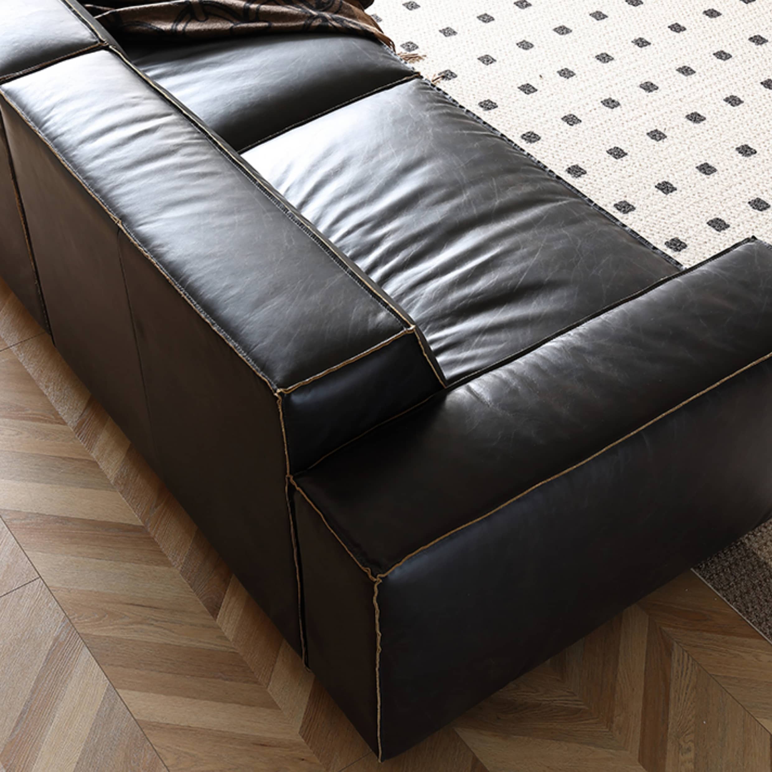 Luxurious Black Leather Sofa with Solid Wood Frame & Plush Down Filling Loveseat for Living Room Hersa-1644