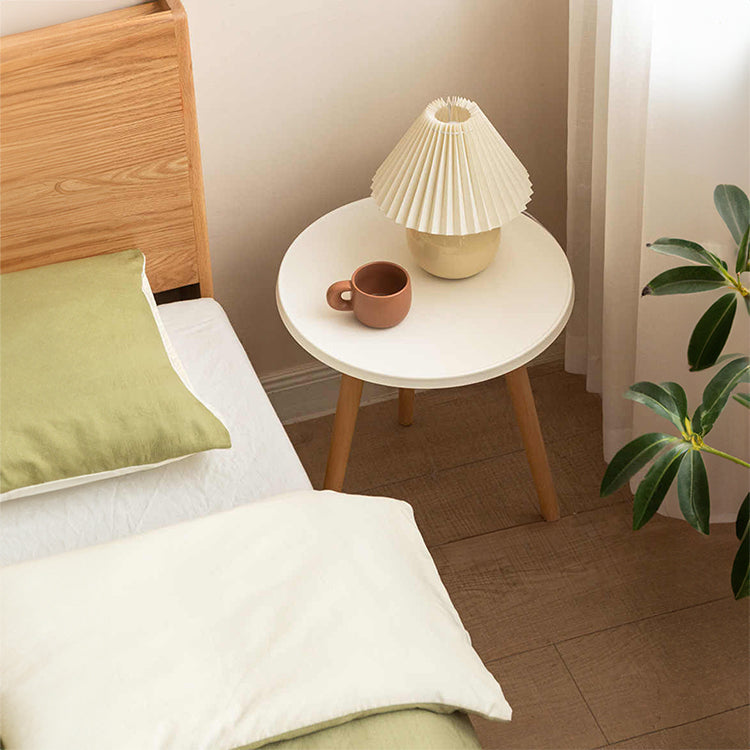 Minimalistic Beech Wood Side Table - Perfect for Living Room or Bedroom R06J18