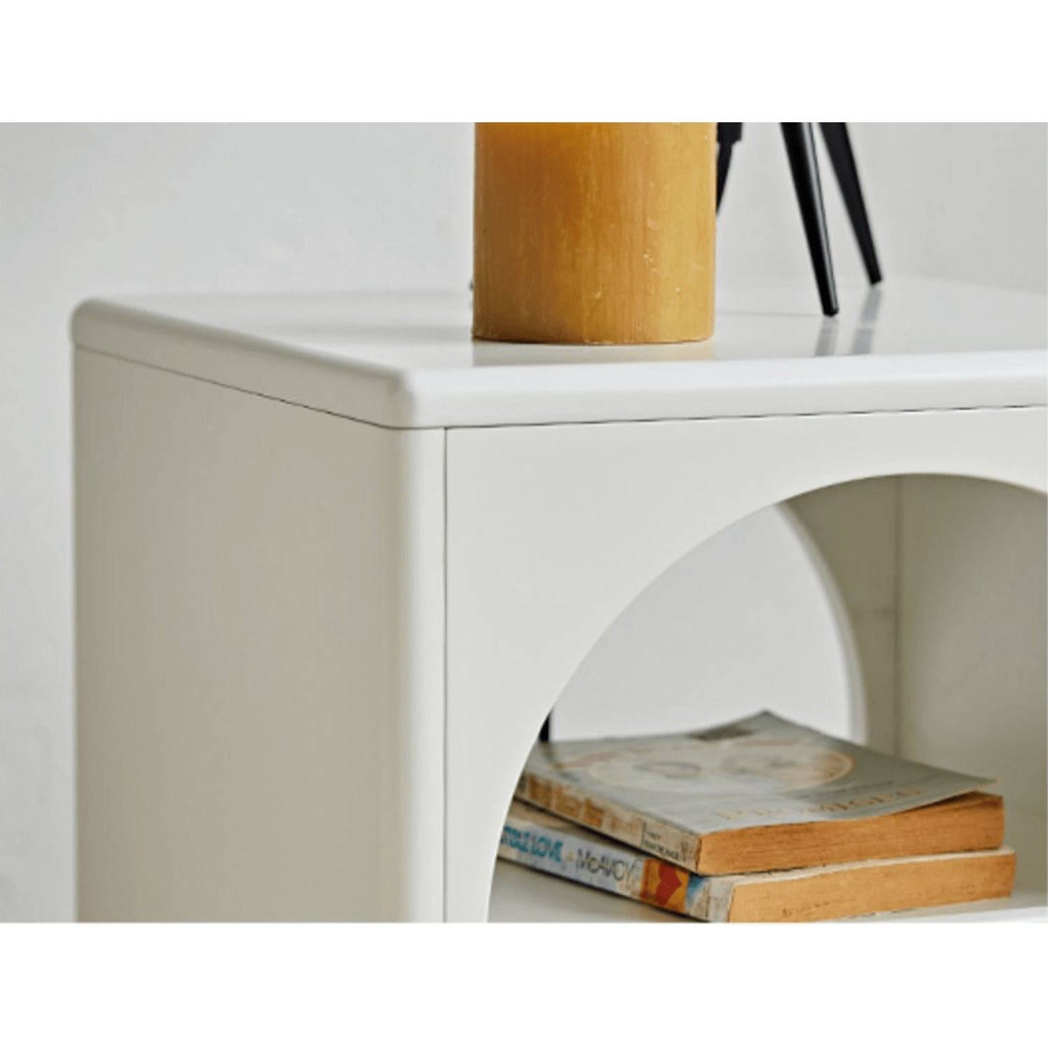 Elegant White Laminated Wood End Table - Stylish & Modern Decor fmy-694