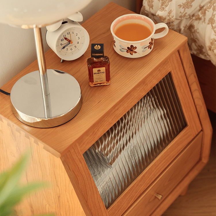 Elegant Cherry Wood Nightstand with Glass and Rattan Accents fyg-676