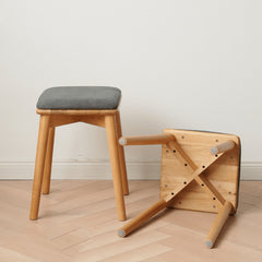 Elegant Oak Wood Stool with Light Grey Cushion - Natural and Comfortable Seating fyx-891