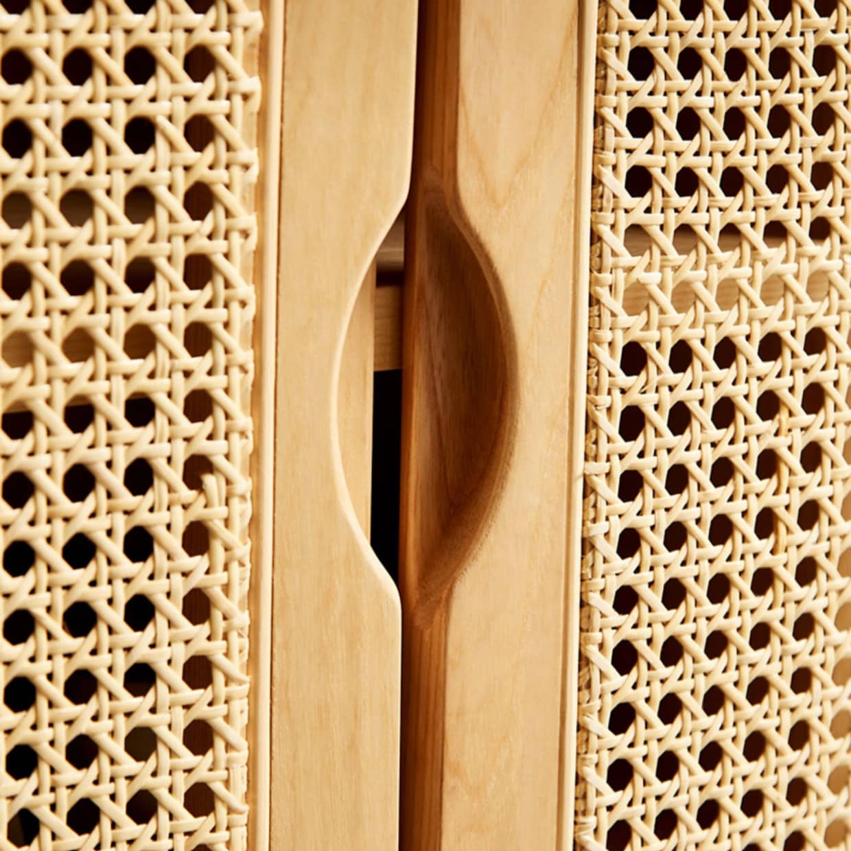 Natural Ash Wood Cabinet with Rattan Accents - Stylish and Durable Storage Solution htzm-1508