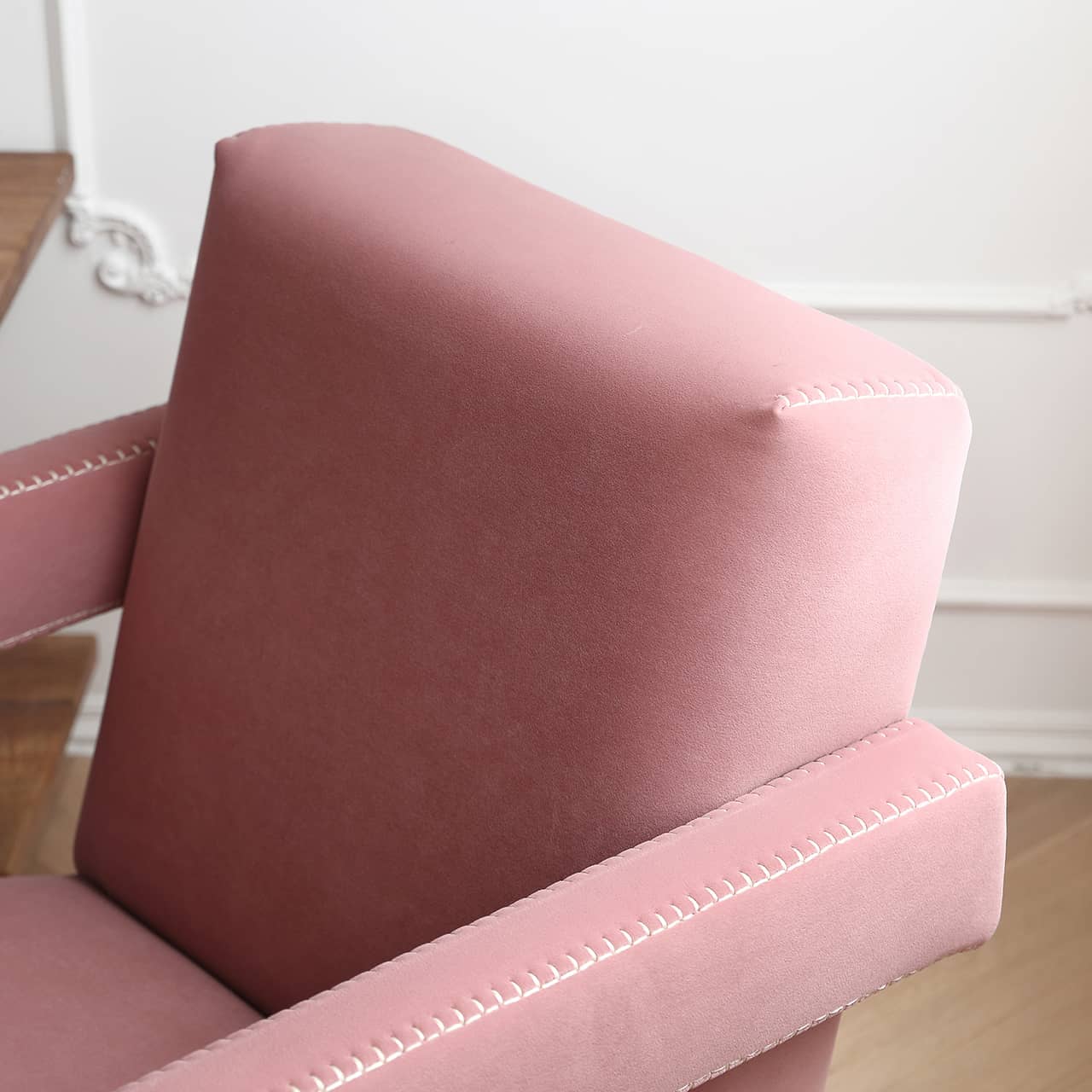 Luxurious Pink Pine Suede Chair - Stylish and Comfortable Seating my-356