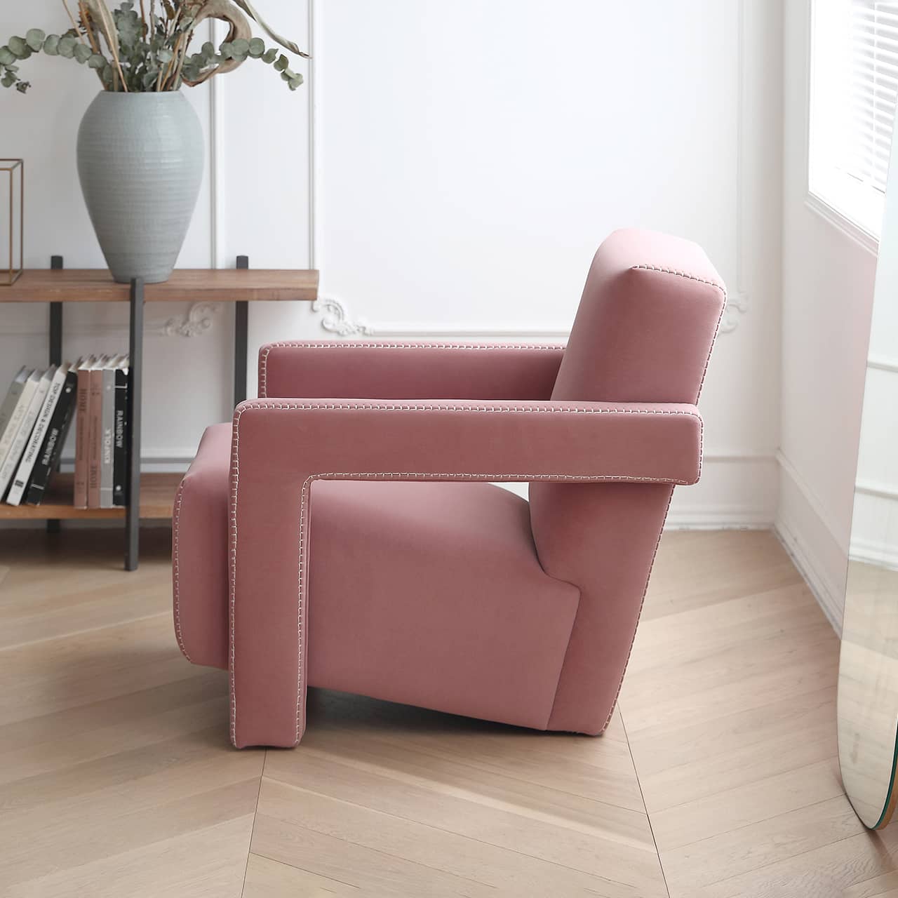 Luxurious Pink Pine Suede Chair - Stylish and Comfortable Seating my-356