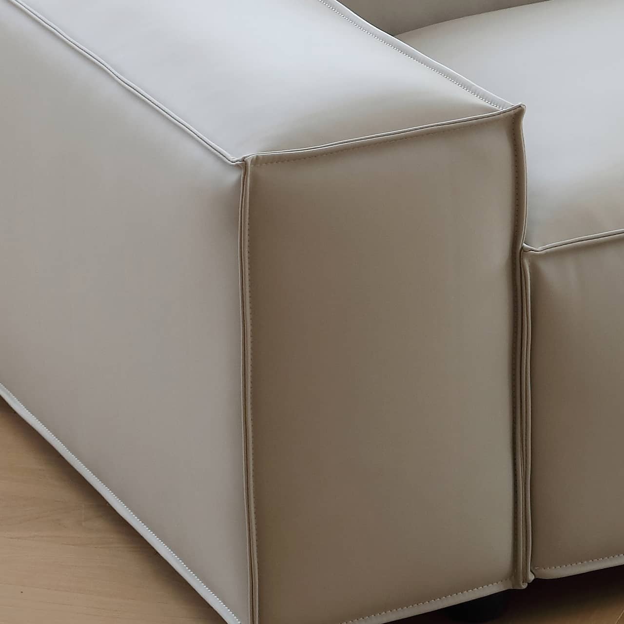 Luxury Off White Scratch-Resistant Sofa with Durable Pine Frame and Plush Down Filling my-358