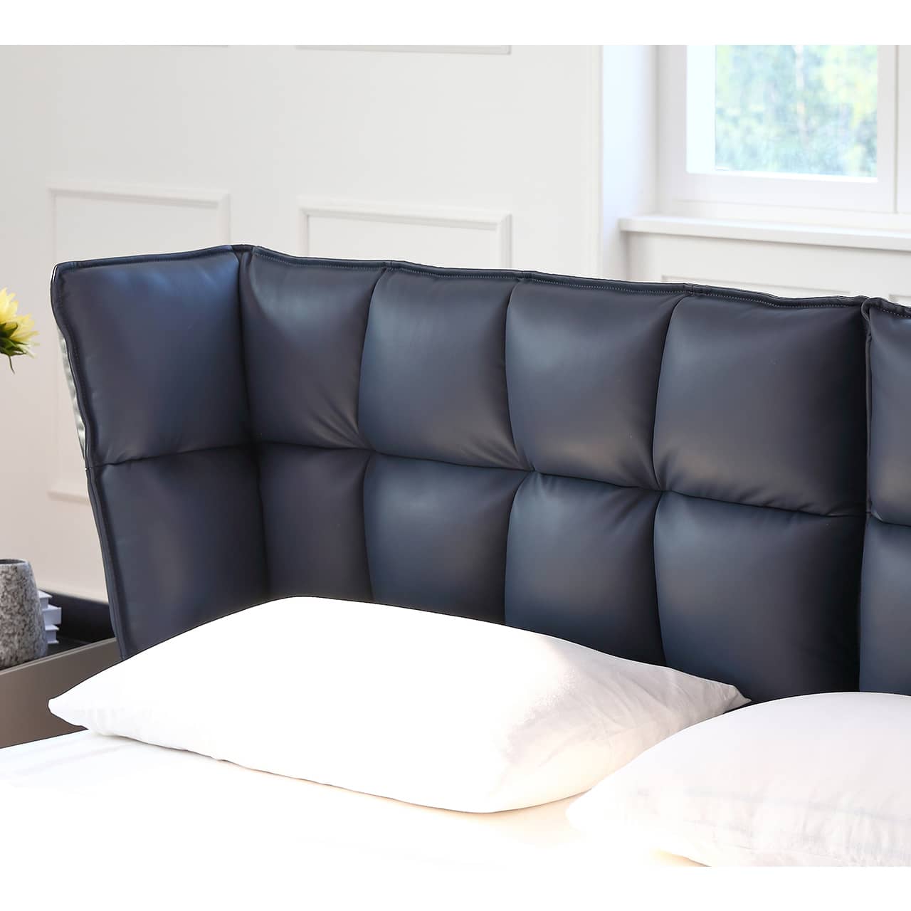 Luxurious Black Super King Size Bed with Leather Upholstery and Wingback Headboard for Bedroom my-381