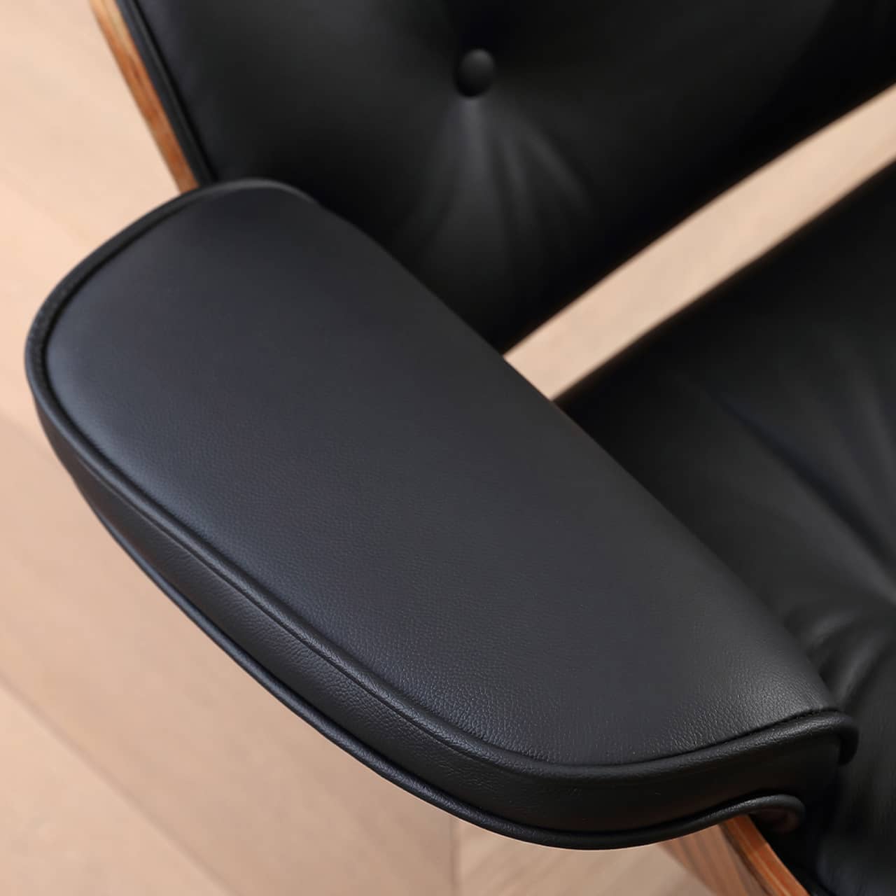 Luxurious Black Leather Executive Chair with Multi-Layer Support my-383