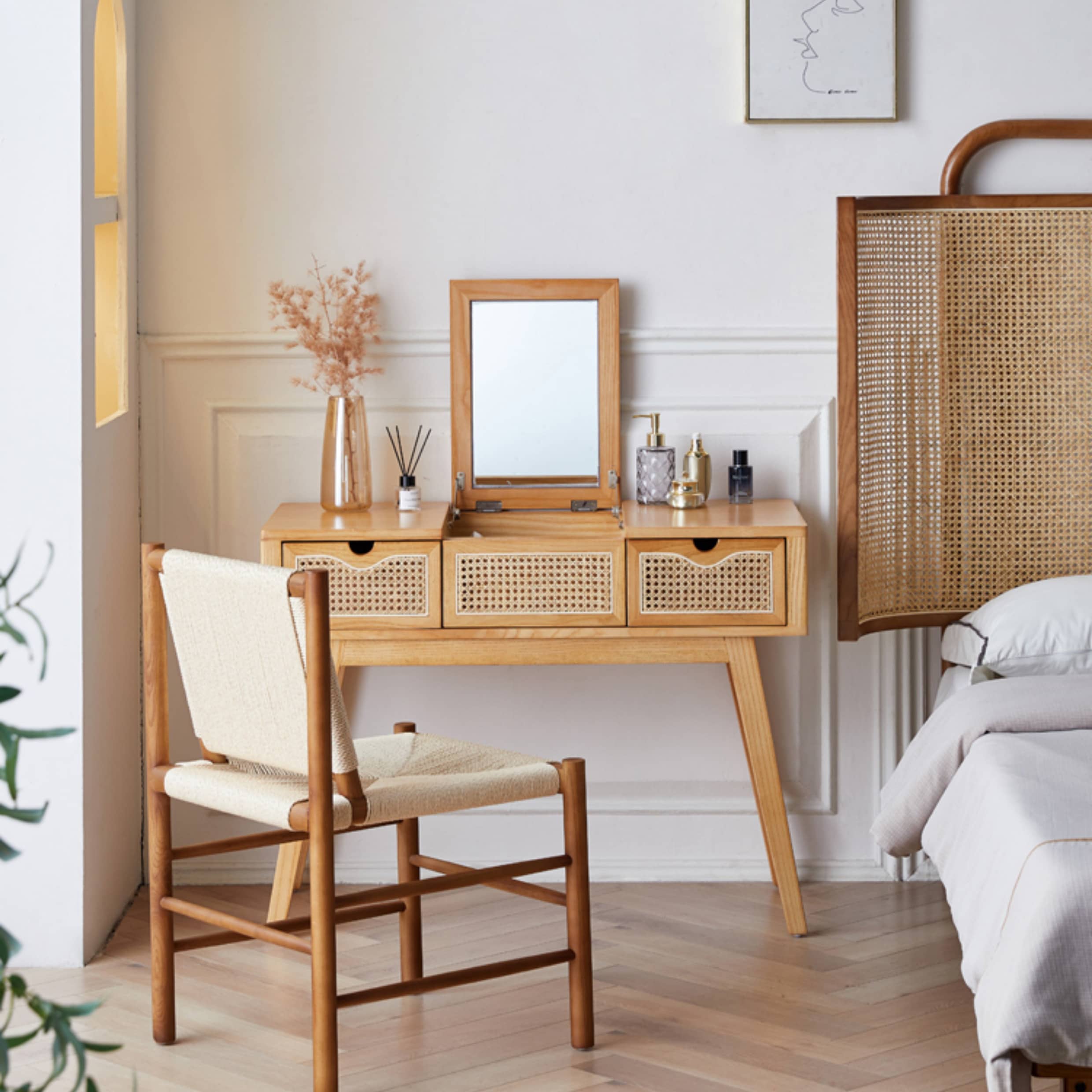 Elegant Natural Wood Makeup Vanity with Rattan and Ash Wood Accents, Glass Top tzm-525