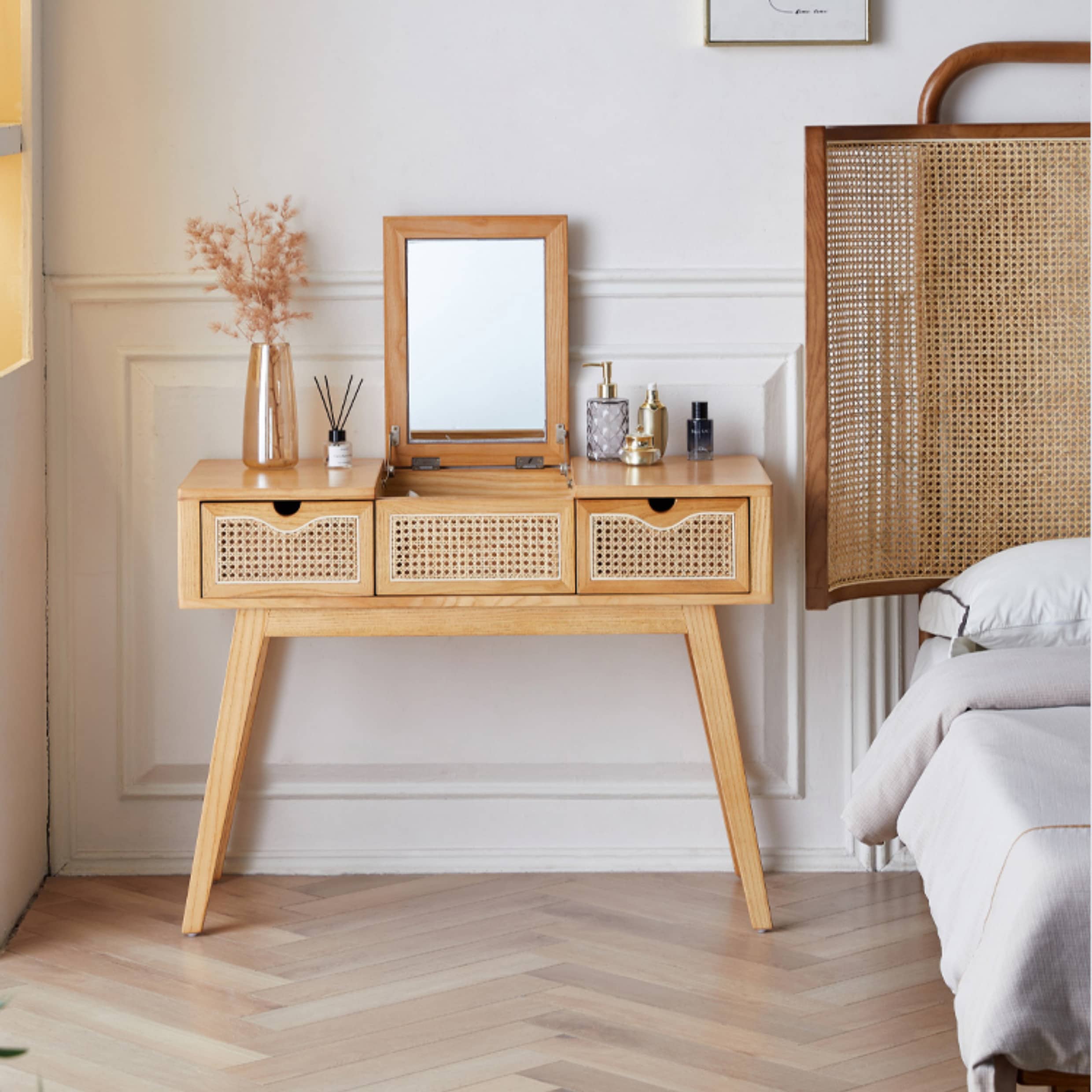 Elegant Natural Wood Makeup Vanity with Rattan and Ash Wood Accents, Glass Top tzm-525