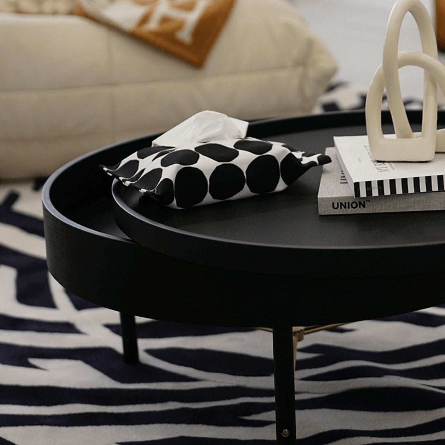 Modern Black Round Coffee Table with Rotatable Desktop - Stylish & Functional yw-179