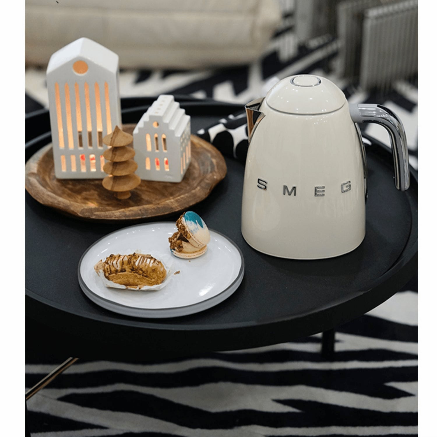 Modern Black Round Coffee Table with Rotatable Desktop - Stylish & Functional yw-179
