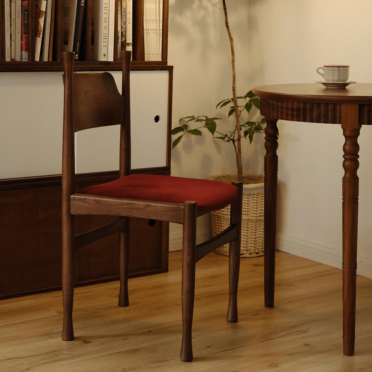 Stylish Ash Wood Chair with Red and Yellow Flannel Upholstery - Perfect Decro for Diningroom yw-228