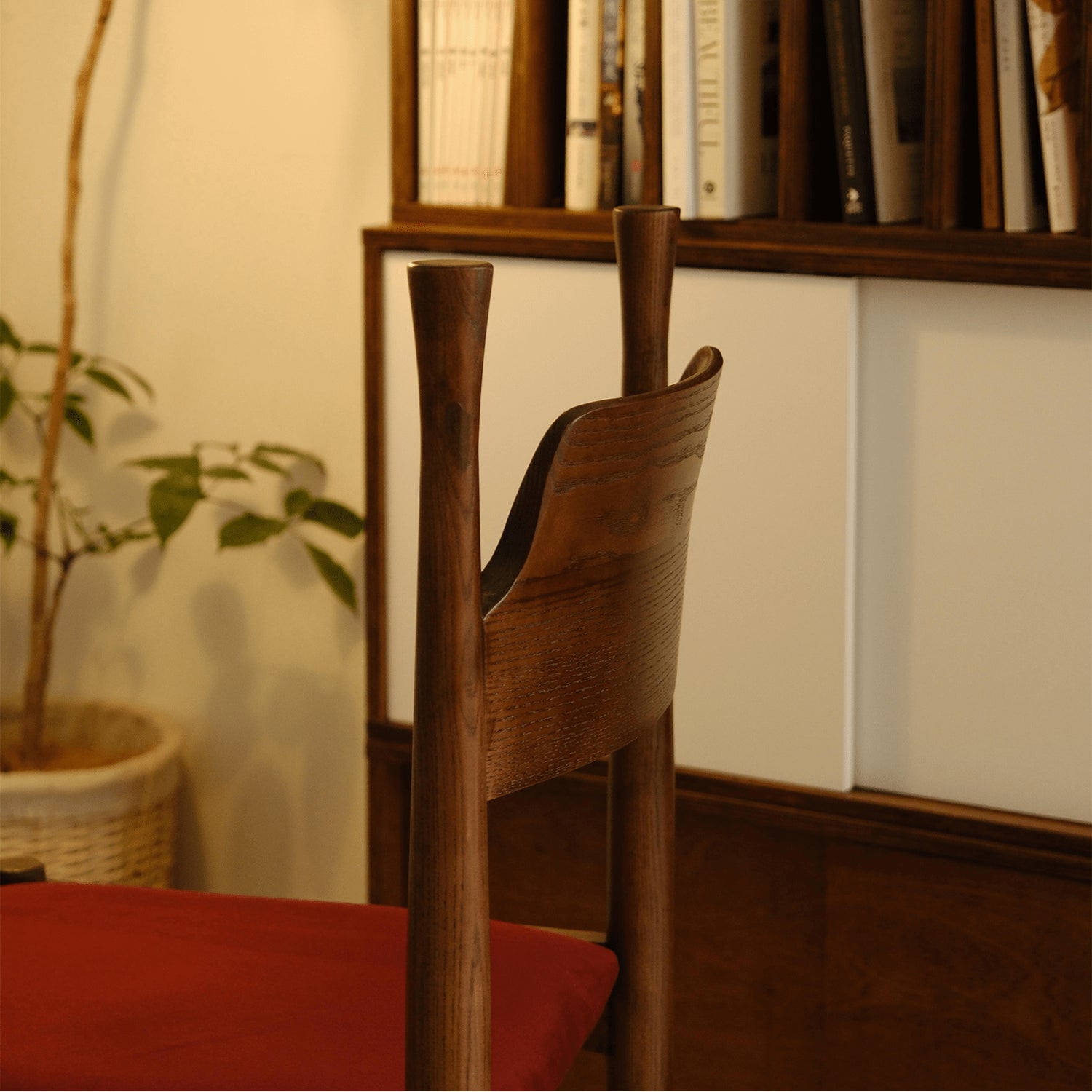 Stylish Ash Wood Chair with Red and Yellow Flannel Upholstery - Perfect Decro for Diningroom yw-228